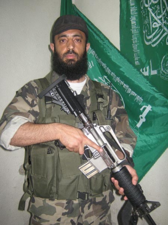 الشهيد عماد كامل وشح