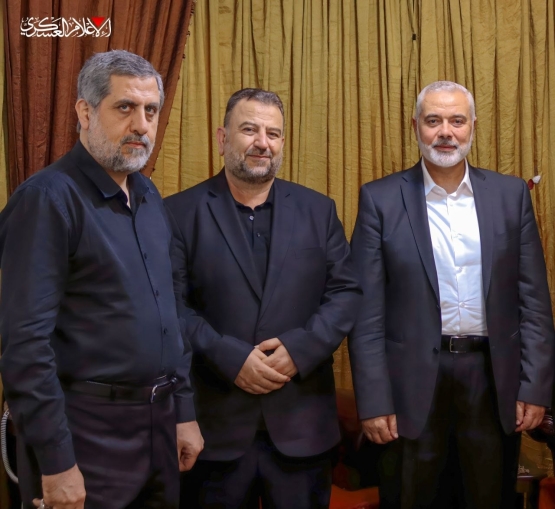 صور حصرية تجمع الشهيد القائد الحاج/ رمضان بالقادة الشهداء